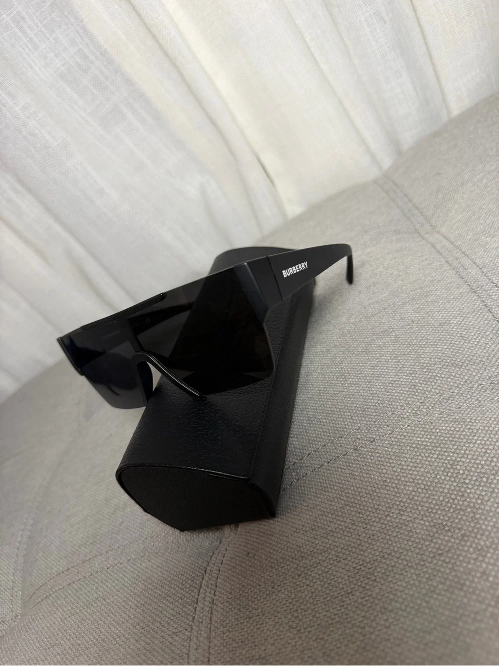 Burberry Black Shield-Style VR Sunglass with Case